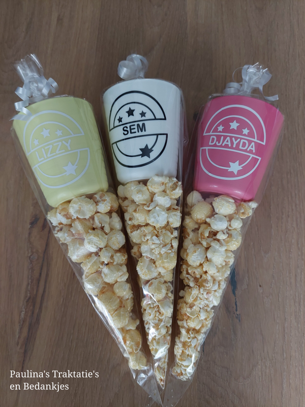 Gevulde puntzak en beker