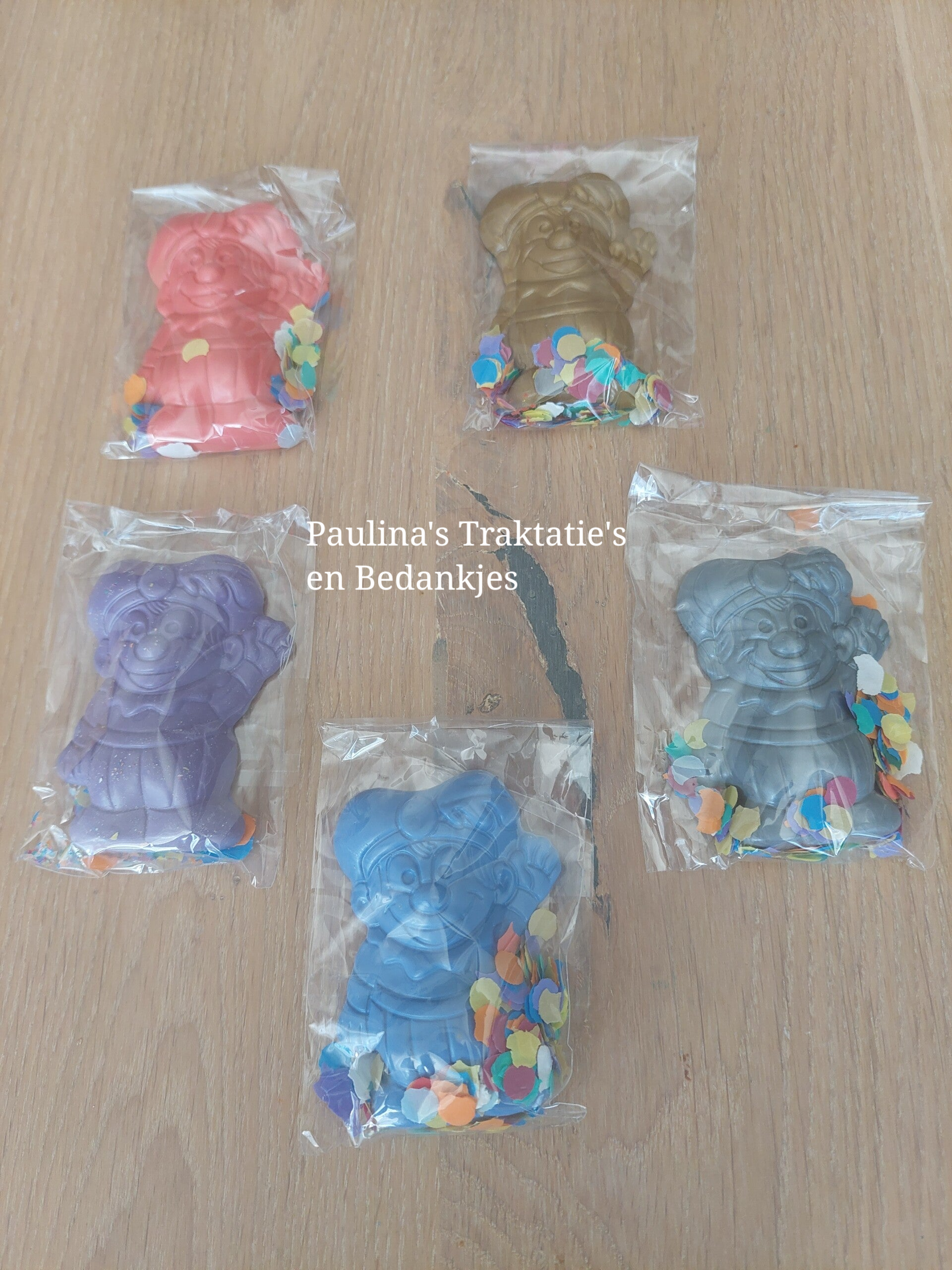 Zwarte piet zwaaiend