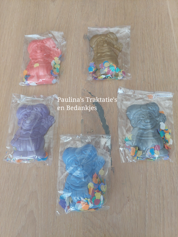 Zwarte piet zwaaiend