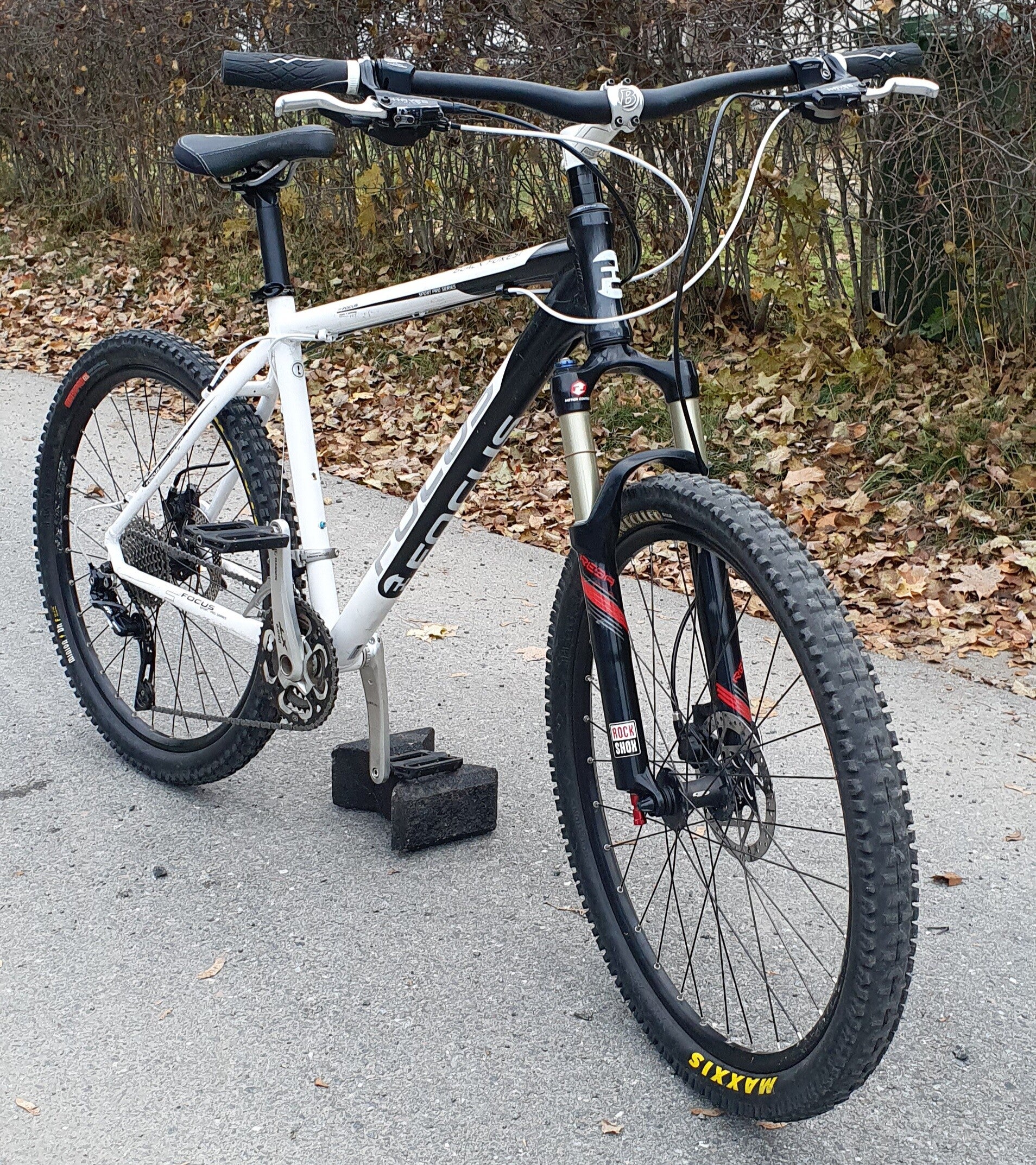 Focus Black Forest Sport Pro Series 26" laatu-osilla rakennettu, kevyt 3x10spd maastopyörä