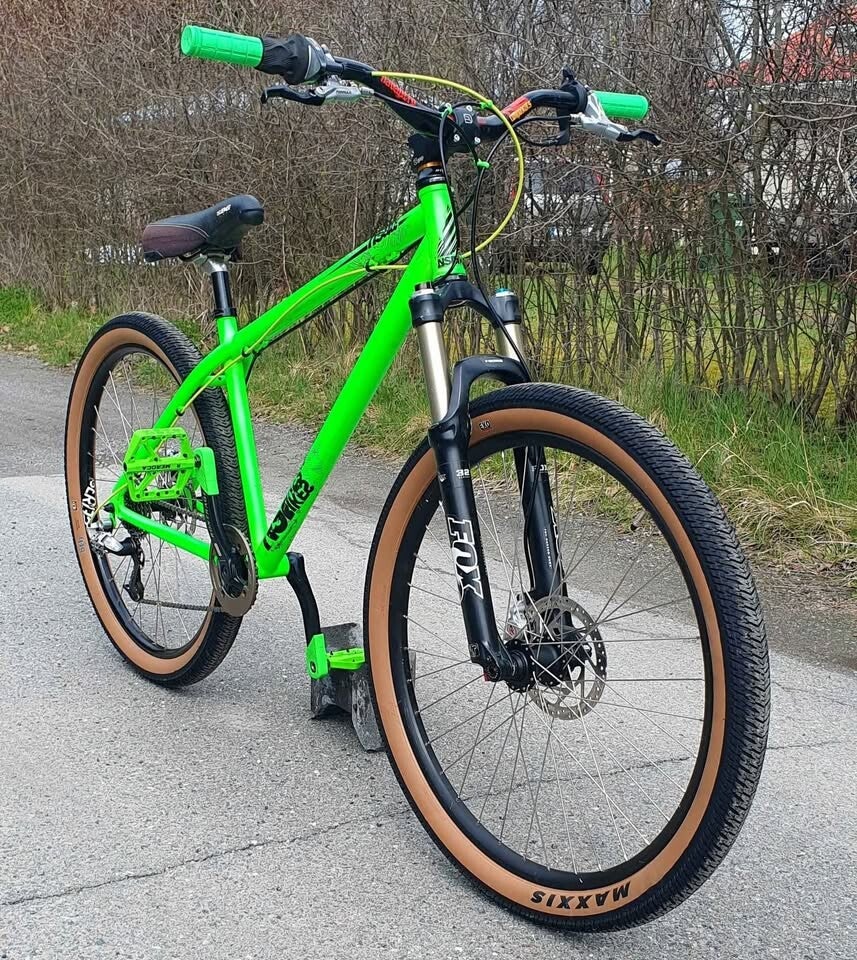 NS Bikes Core 26" uusilla laatu-osilla rungosta rakennettu 8-vaihteinen pomminkestävä dirtti