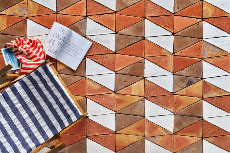 Unieke vloertegels van terracotta. Op ambachtelijke en duurzame wijze geproduceerd.