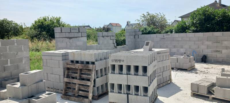 Travaux de construction à La Roche‑Posay réalisés par KH Rénovation & Construction – Maçonnerie, agrandissement et rénovation de l’habitat.