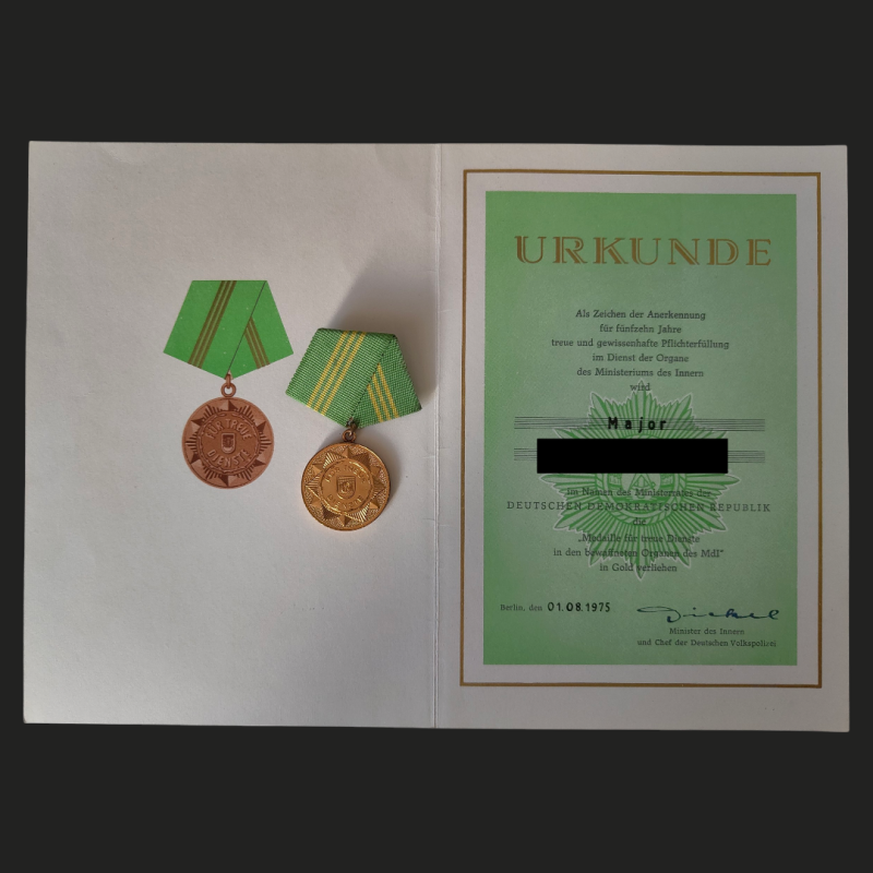 Medaille Treue Dienste bewaffnete Organe MdI Gold DDR Auszeichnung MdI Medaille Orden Dienstzeit bewaffnete Organe Sammlerstück Long Service Medal gold GDR East Germany