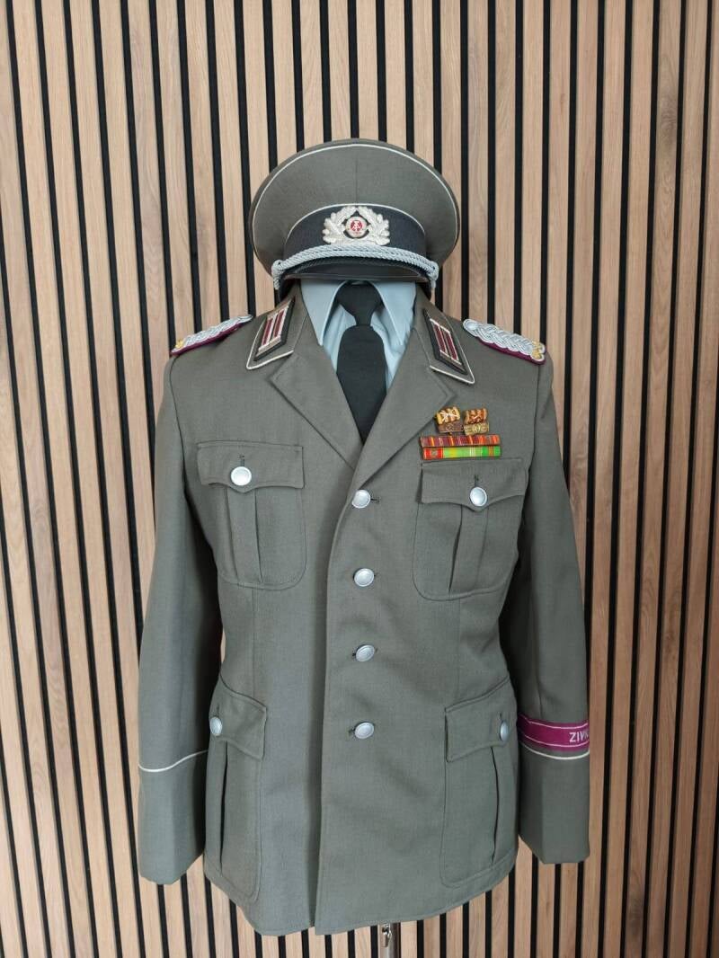 Nachlass Oberstleutnant Zivilverteidigung DDR ZV Offiziersnachlass Uniform Dokumente Auszeichnungen Orden Sammlerstück Civil Defense officer estate GDR East Germany collection