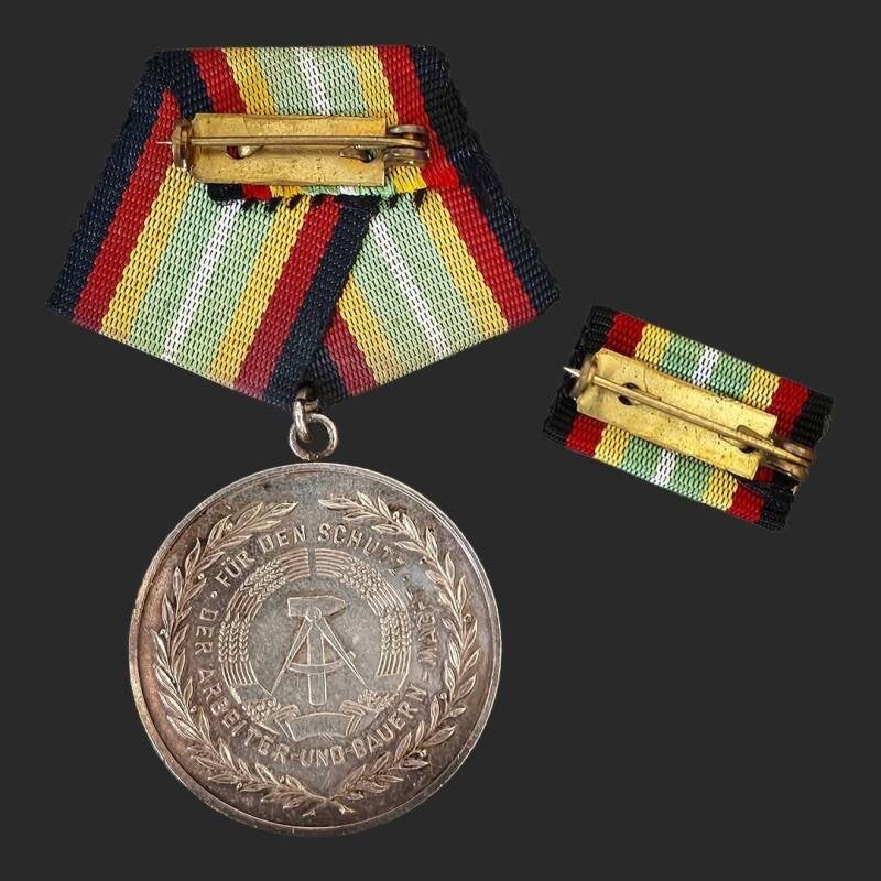 Medaille Treue Dienste Zivilverteidigung Silber 10 Jahre DDR Auszeichnung ZV Dienstzeit Medaille Orden Ehrung Sammlerstück Civil Defense long service medal silver GDR East Germany award