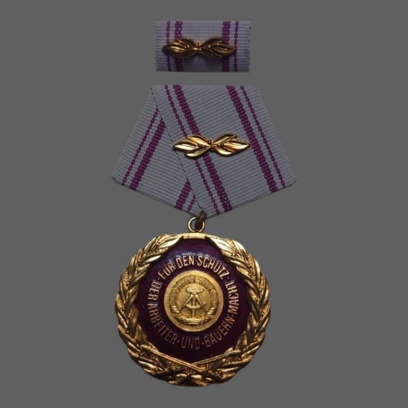 Medaille Verdienter Angehöriger Zivilverteidigung DDR Auszeichnung ZV Medaille Ehrentitel Verdienstmedaille Orden Sammlerstück Civil Defense medal GDR East Germany award