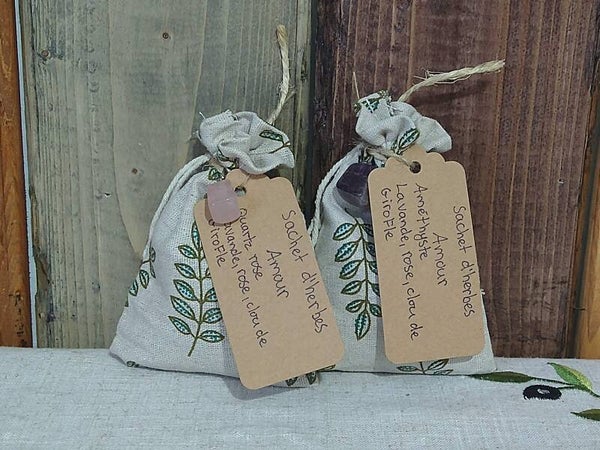Sachets d'herbes à intention magique