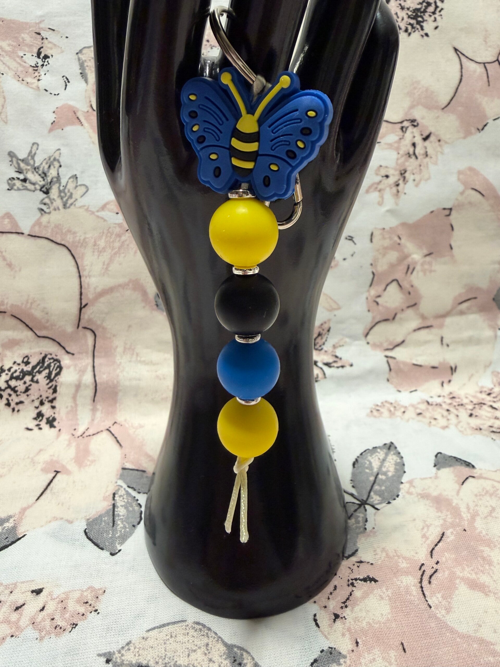 Schlüsselanhänger aus Silikonperlen (Schmetterling)