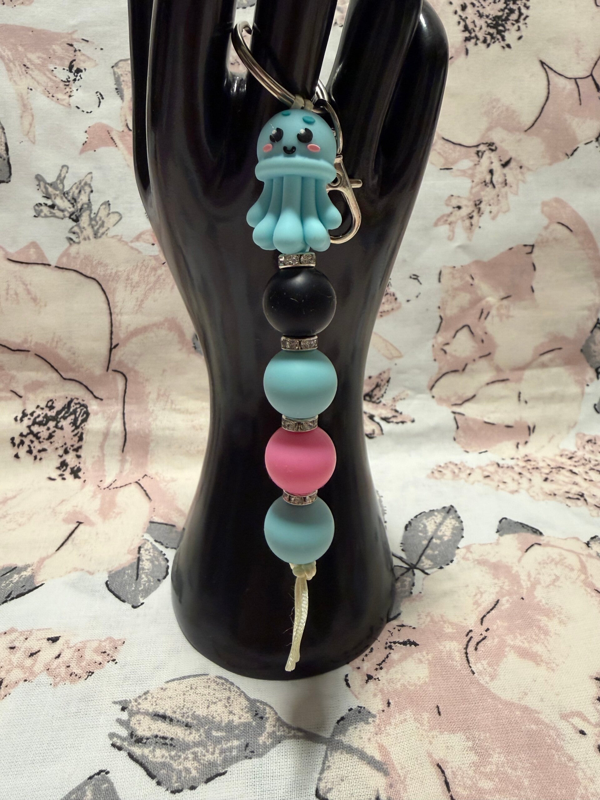 Schlüsselanhänger aus Silikonperlen (Qualle)