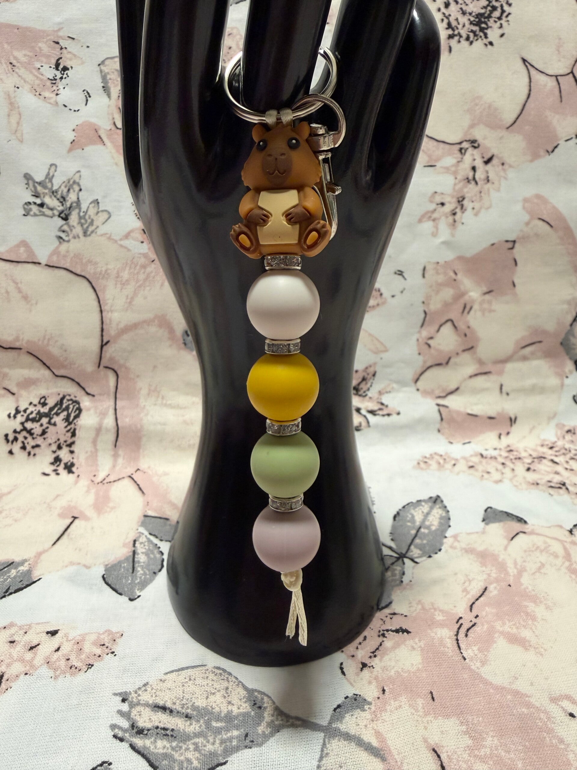 Schlüsselanhänger aus Silikonperlen (Capybara)