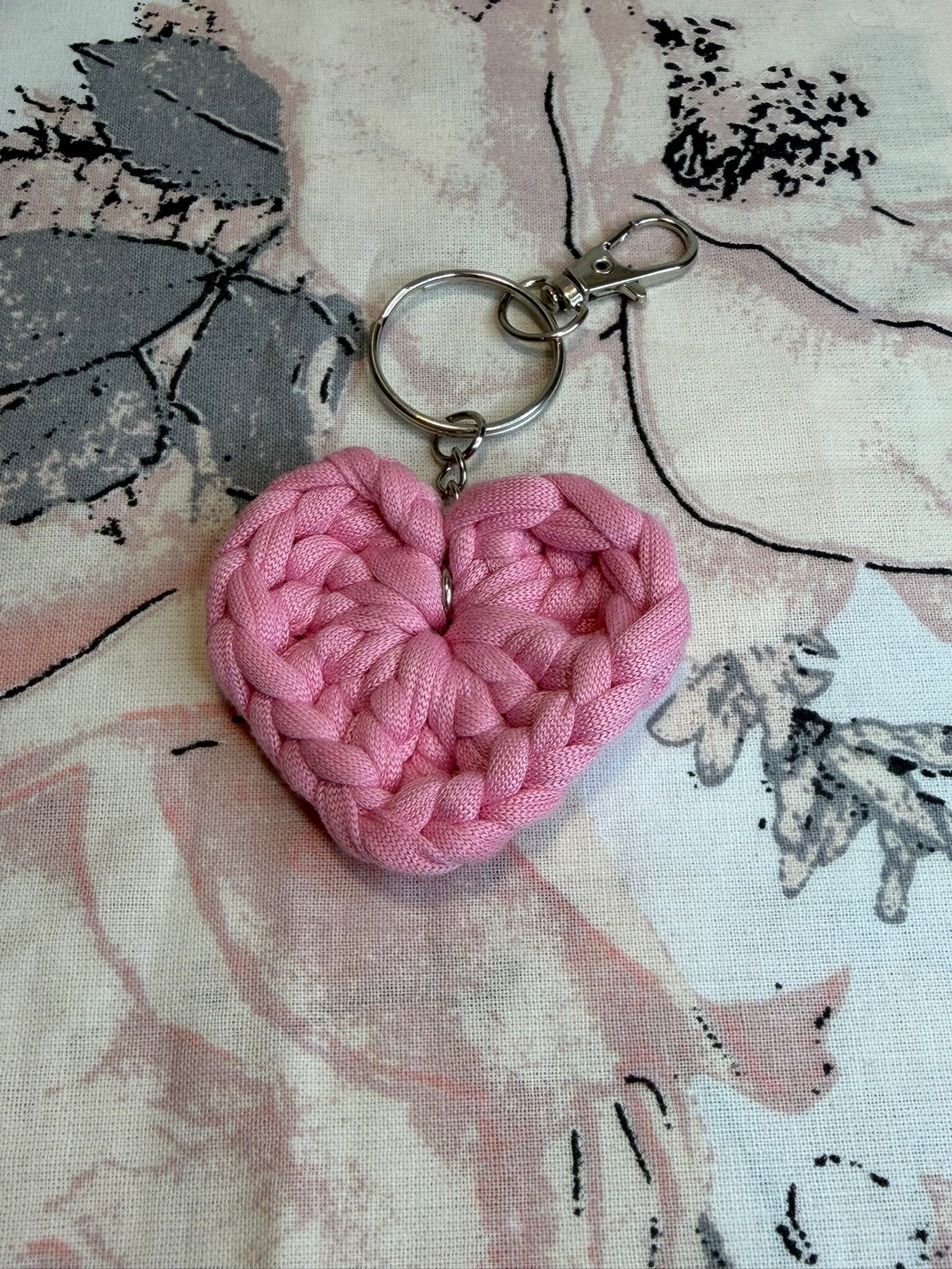 Handmade Schlüsselanhänger Herz in Dunkelrosa