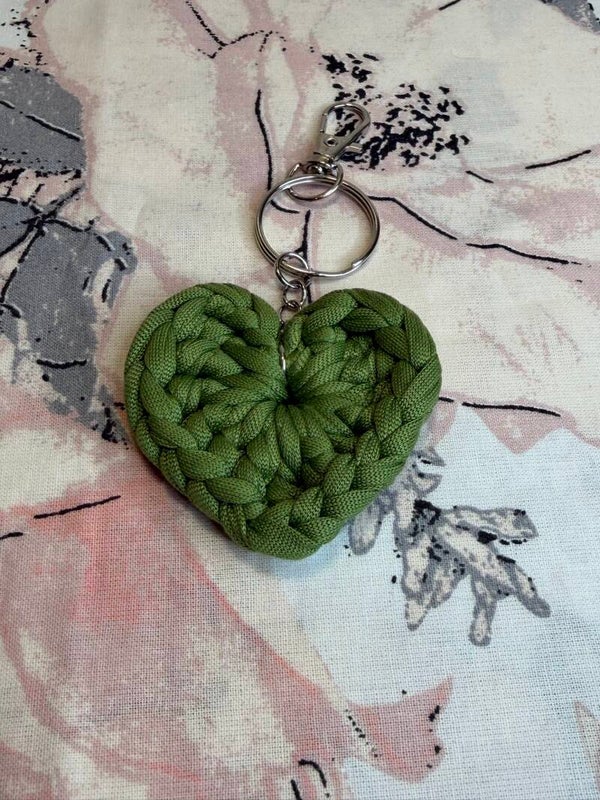 Handmade Schlüsselanhänger Herz in Khaki