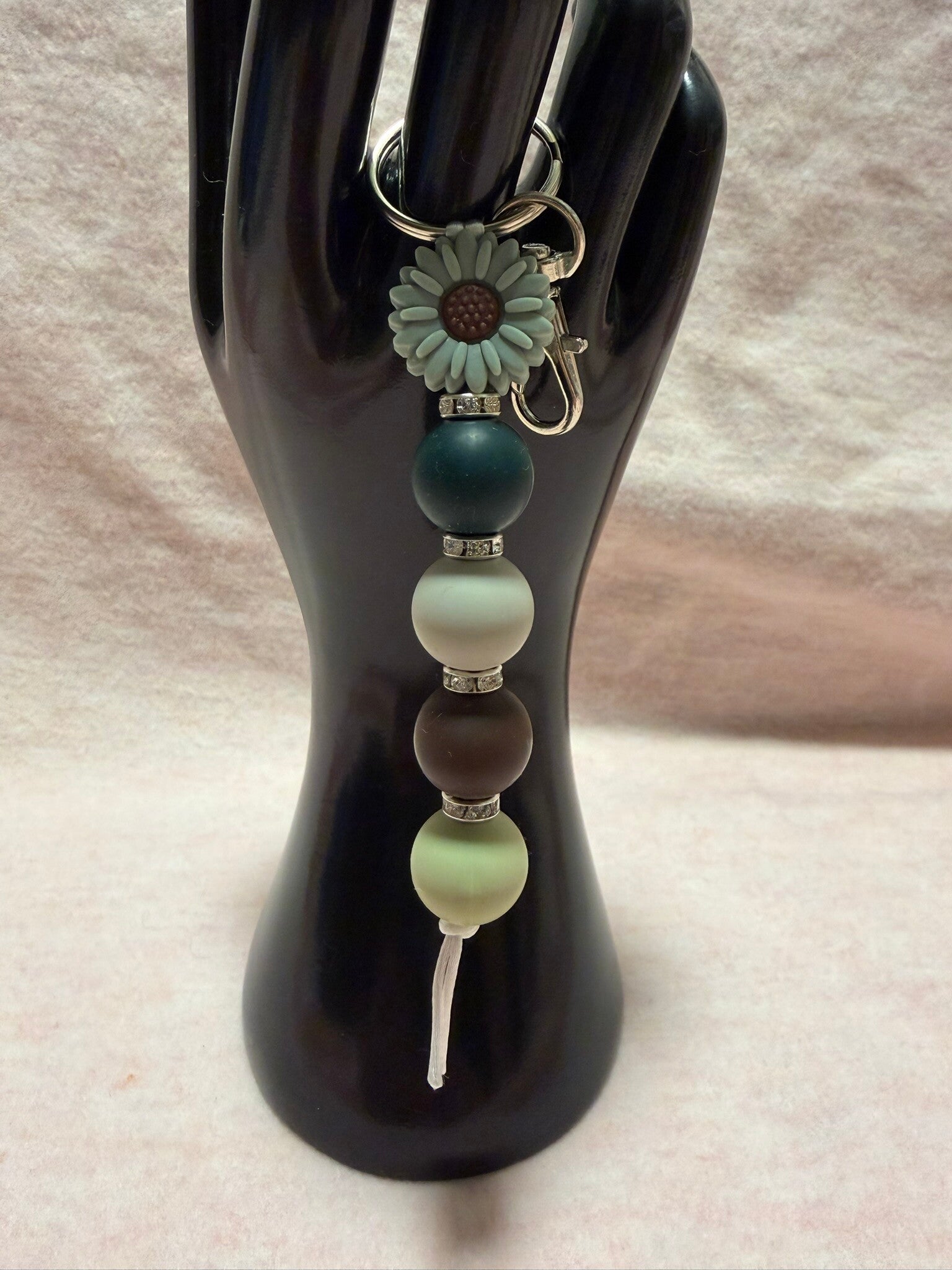 Schlüsselanhänger aus Silikonperlen (Blume)