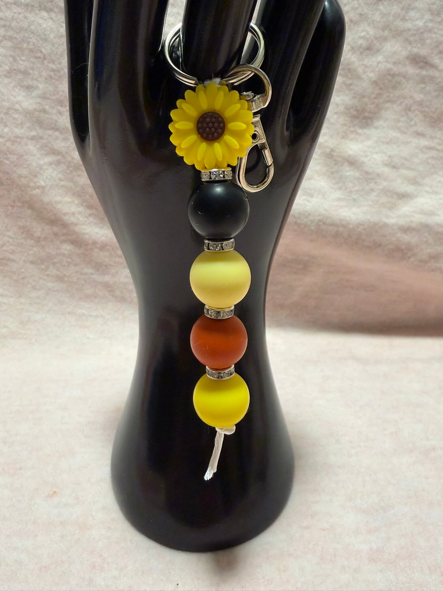 Schlüsselanhänger aus Silikonperlen (Blume)