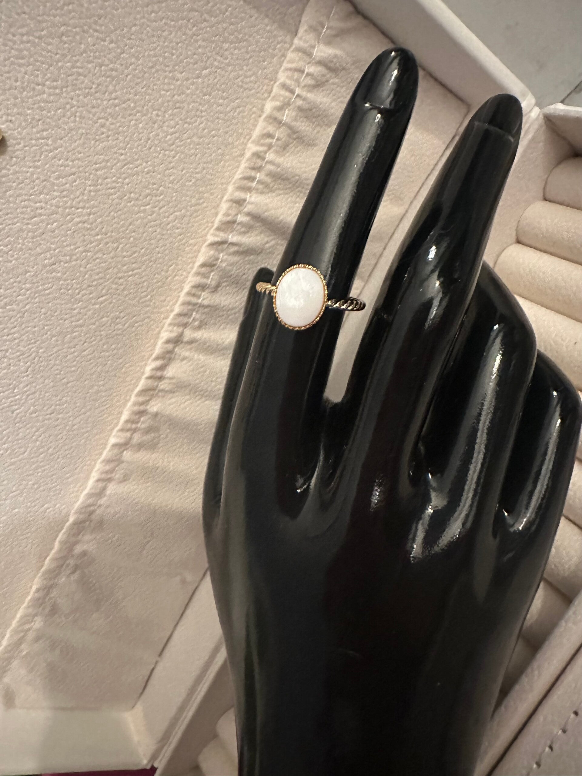 Anello in pietra di Luna