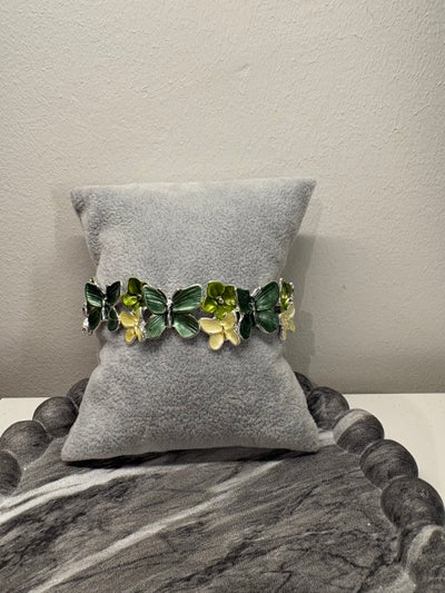 Armband met groene vlinders