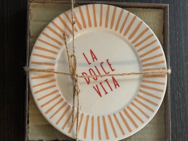 🍥 Set van 2 Bordjes “La Dolce Vita” – Zalm, Rood & Wit – Ø 15 cm