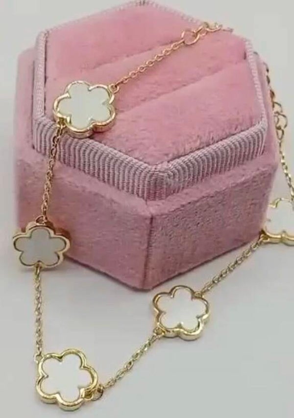 Armband witte bloemen