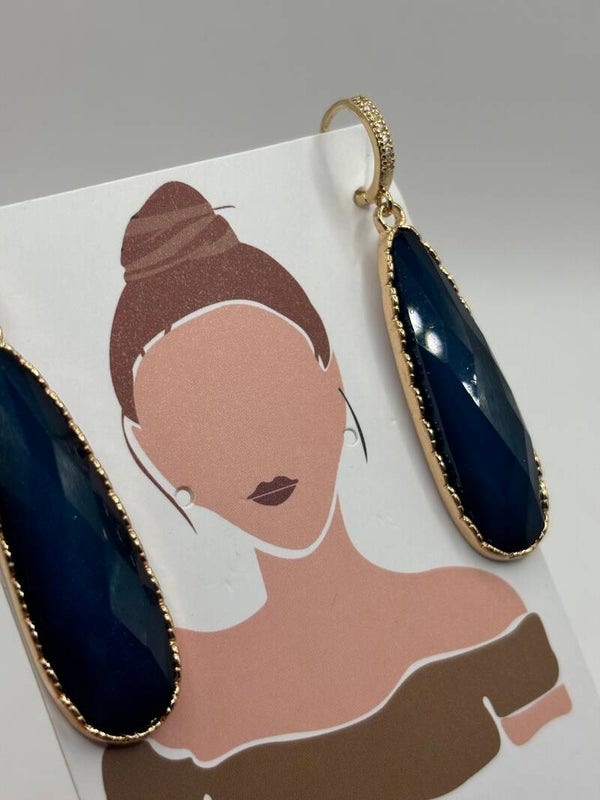 Donkerblauwe druppels