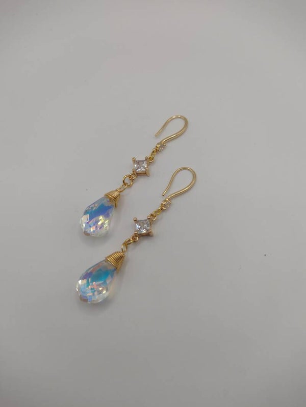 Doorzichtige druppels paarse schijn