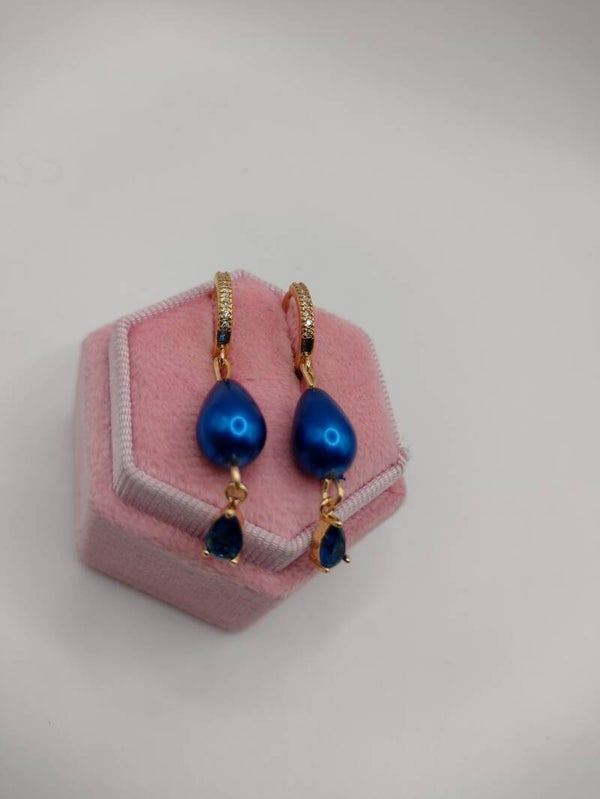 Hoogblauw met klein druppeltje