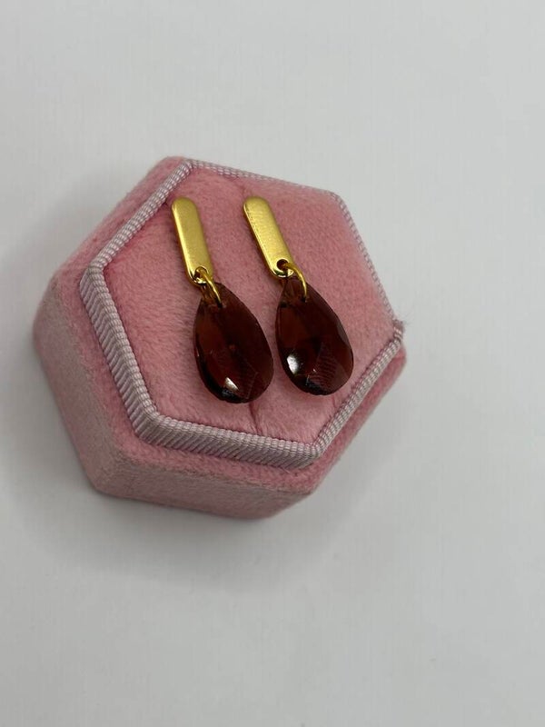 Bruine druppels glas