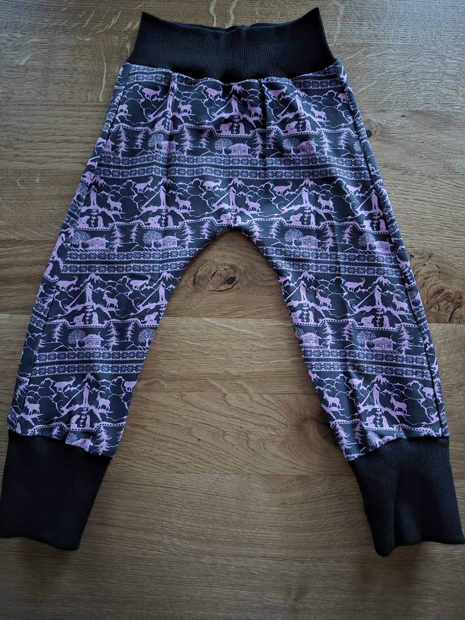 Pumphöschen Scherenschnitt/Steinböcke