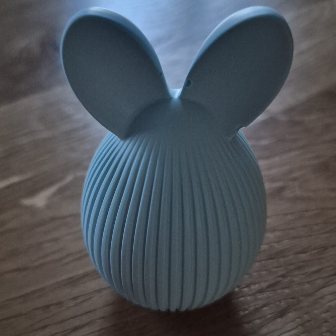 Osterhase gerippt