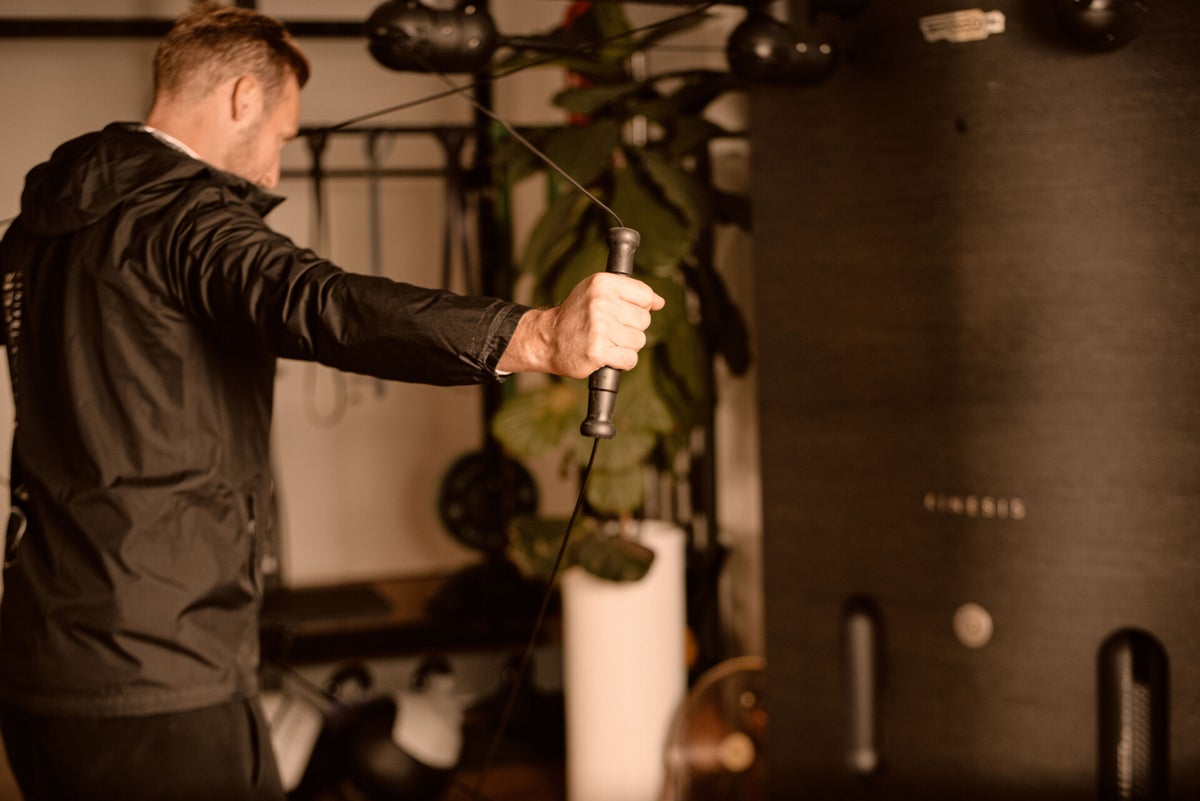 Kontrolliertes Seilzugtraining an der Kinesis Omega