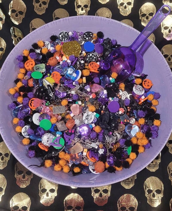 Witches Brew Mystery Scoop