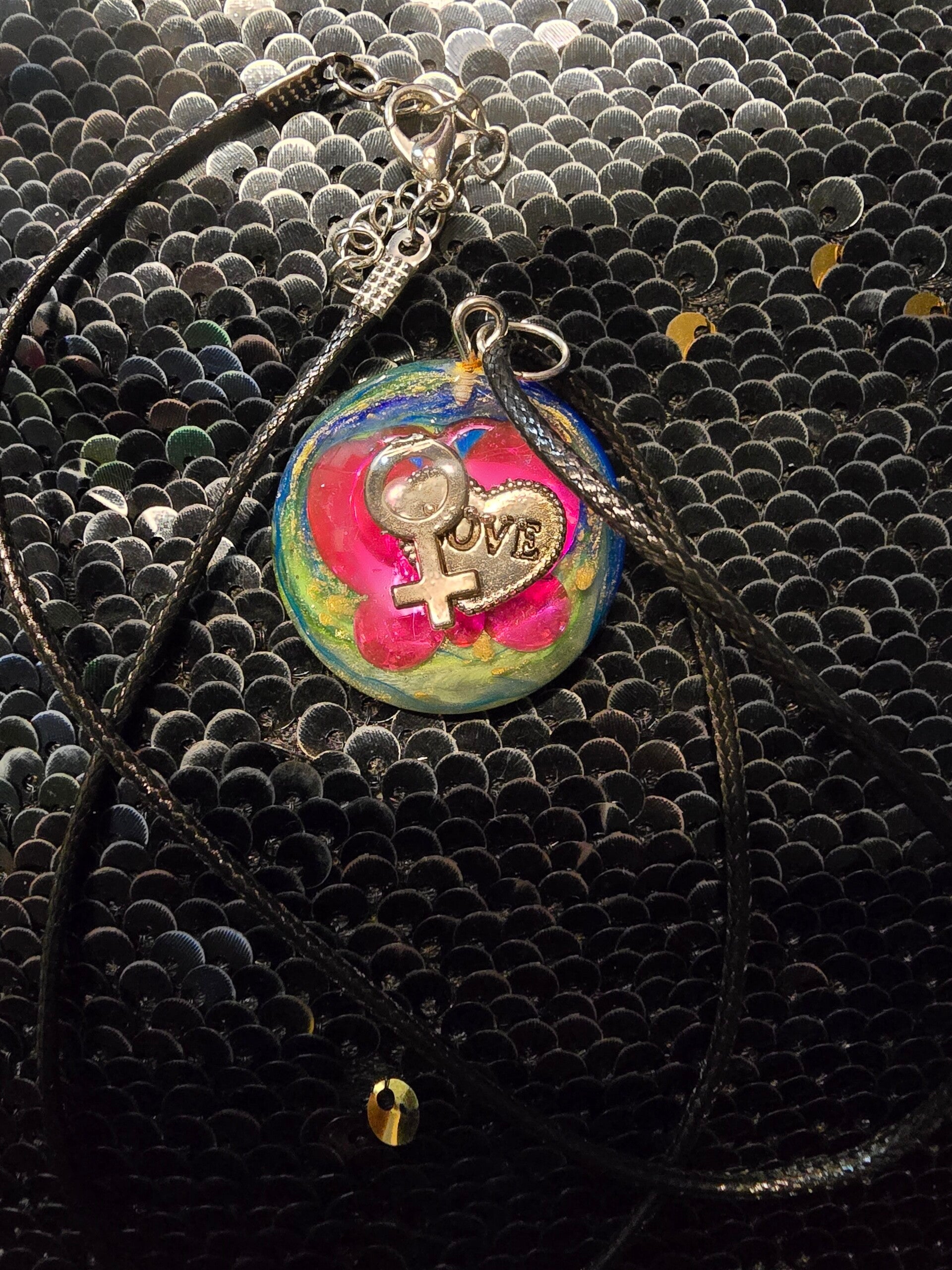 Resin Female Love Custom Round Pendant Necklace