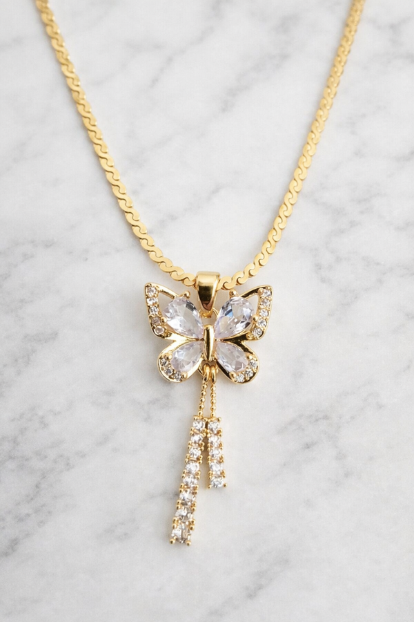 Collier Éclat Papillon – Acier inoxydable doré, papillon finement serti – Idée cadeau élégante