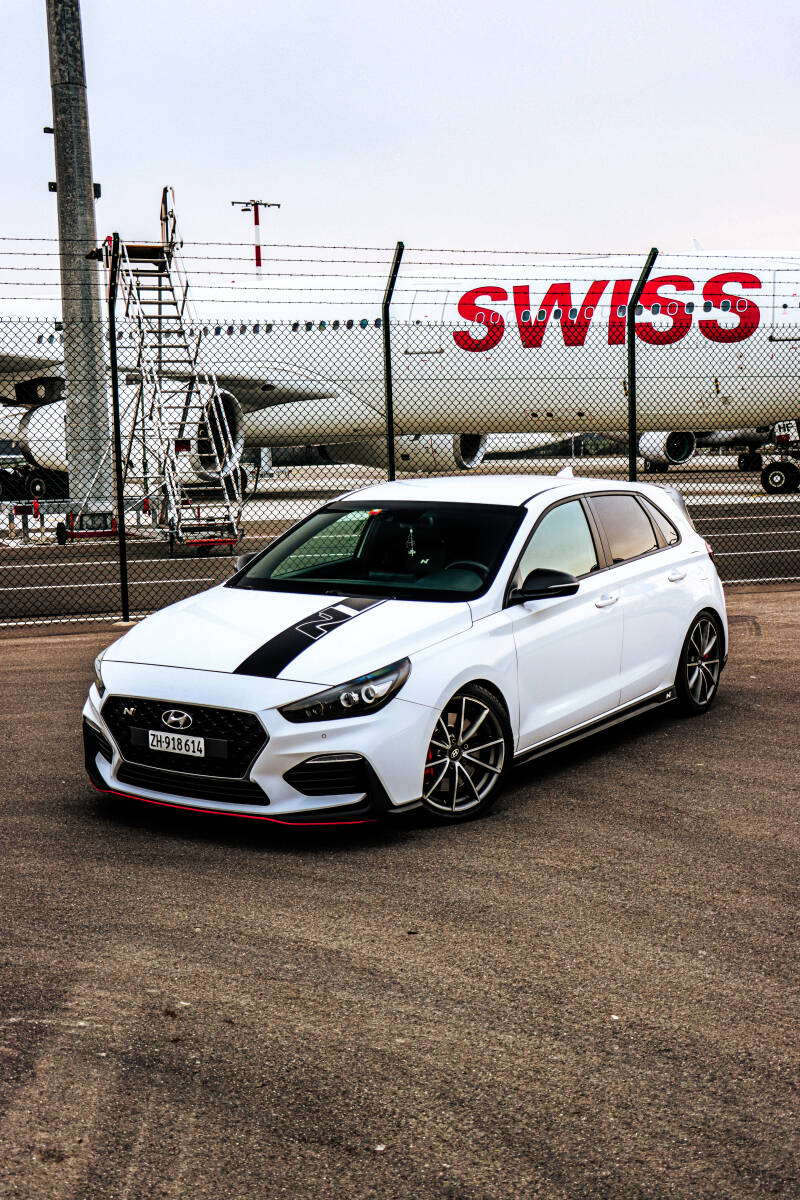 whitei30nfrontside-standard-tkxycq.jpg