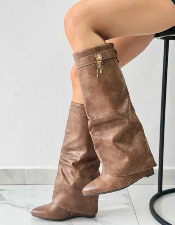 STIVALE CON ZEPPA IN PELLE MARRONE