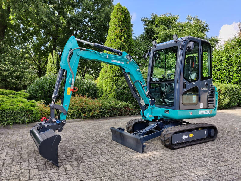 Sunward 2 ton graafmachine te huur