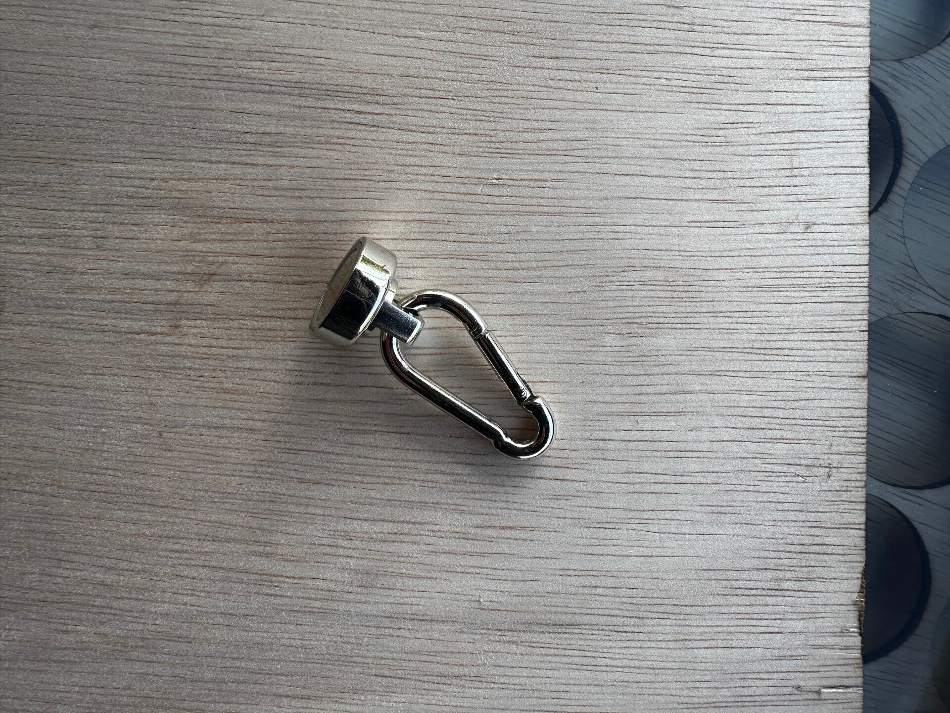 Magneet aan carabiner