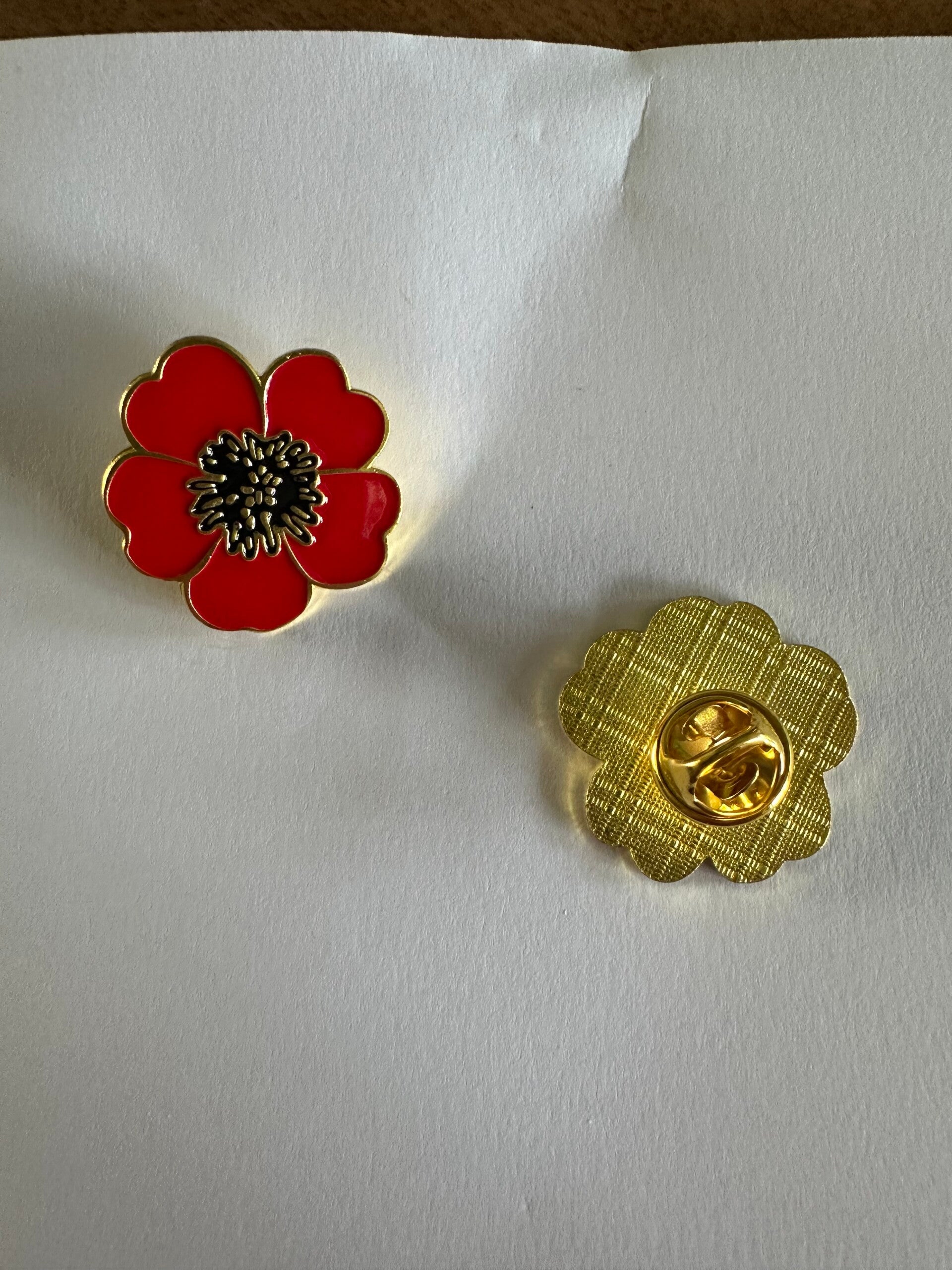 Red poppy pin