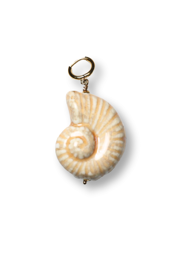 Bonnie studios - Beige big Shell Pendant