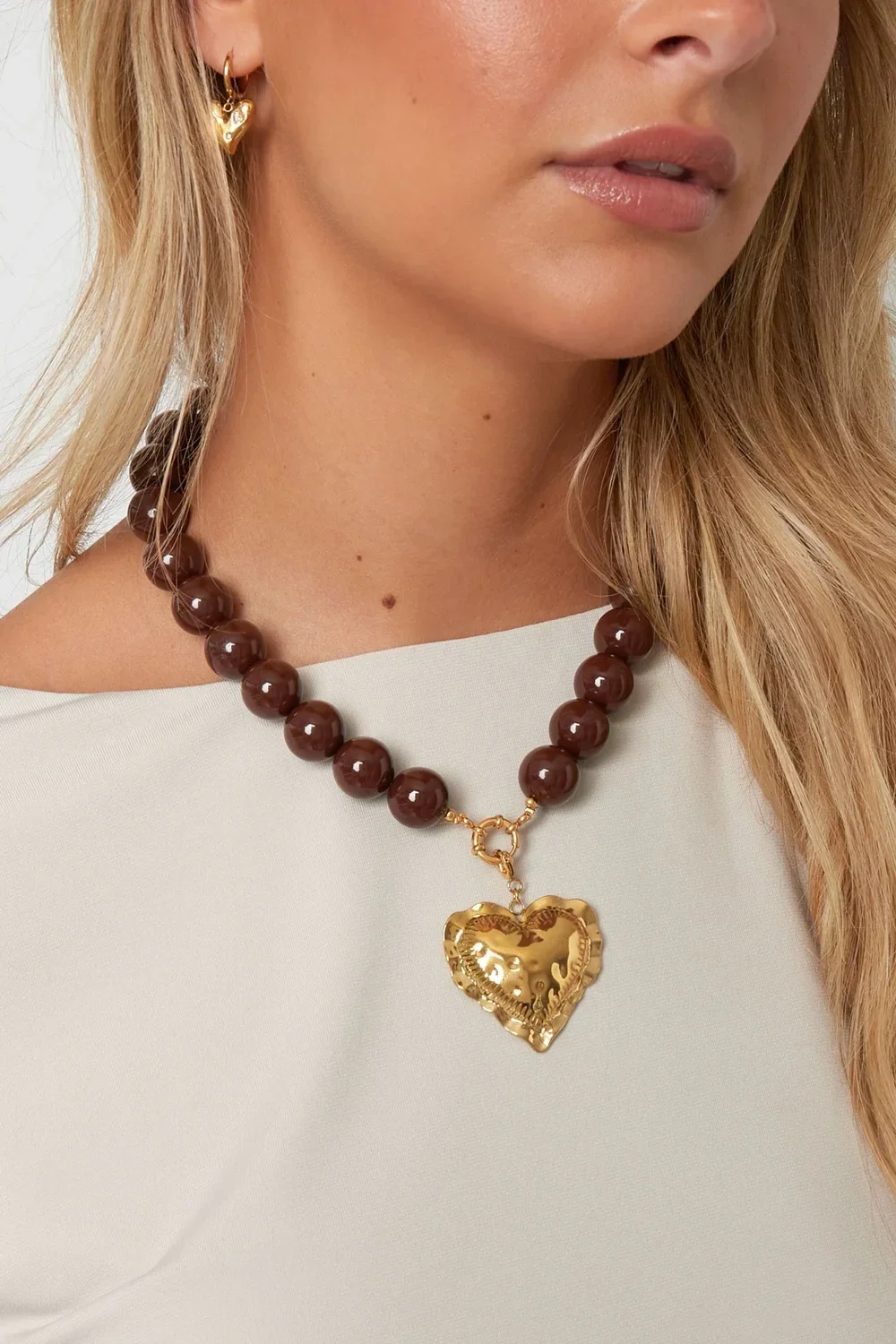 Hars kralen kettingen, diverse kleuren 15 mm met stainless steel boeier slotje