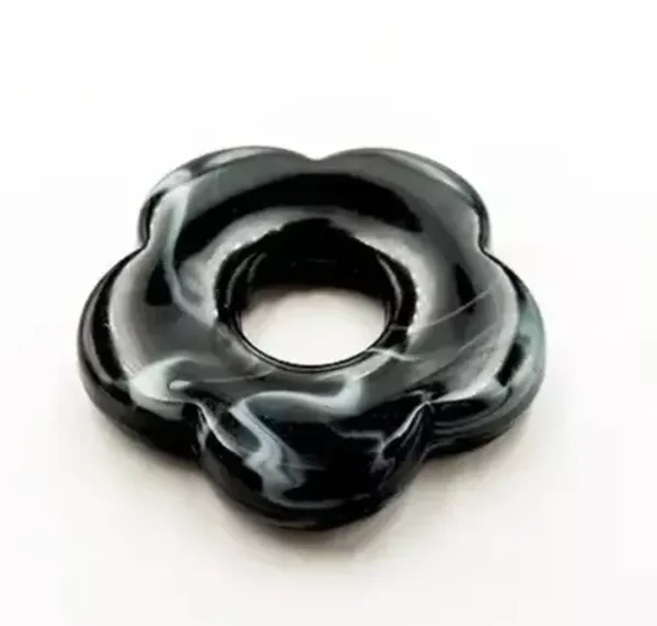 Resin bloemen donut - diameter 26.2 mm - zwart