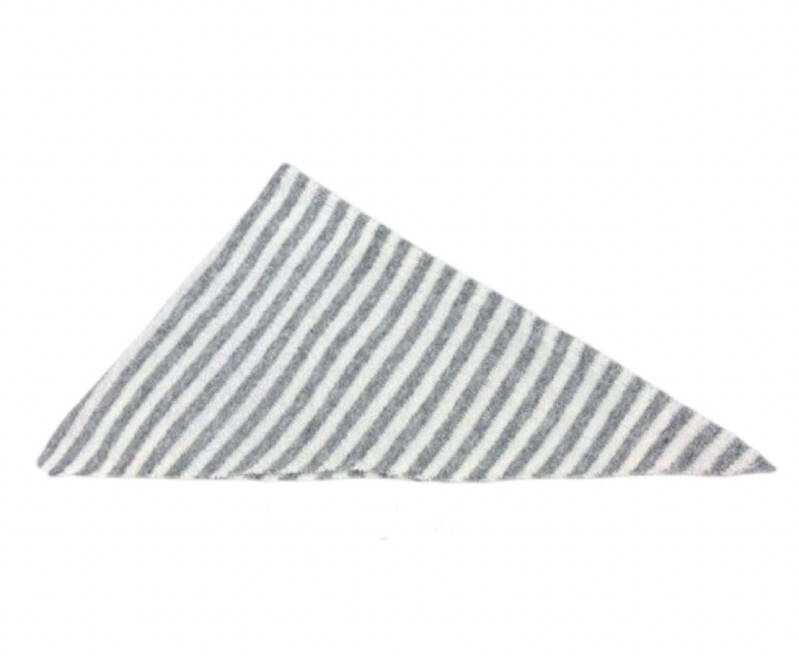 Zacht gebreid halssjaaltje met streepjes in 4 kleurtjes