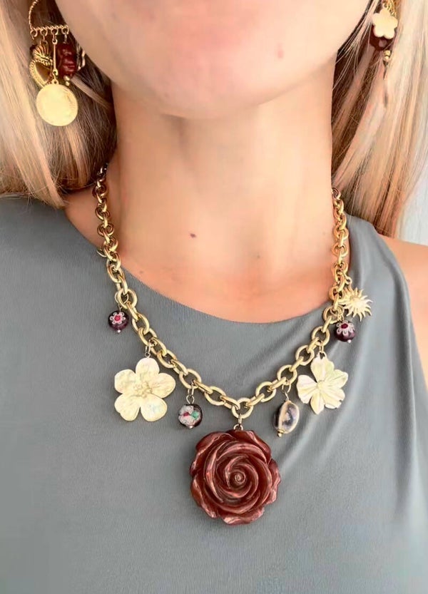 Roses bedel ketting - 2 kleuren, rood of bruin