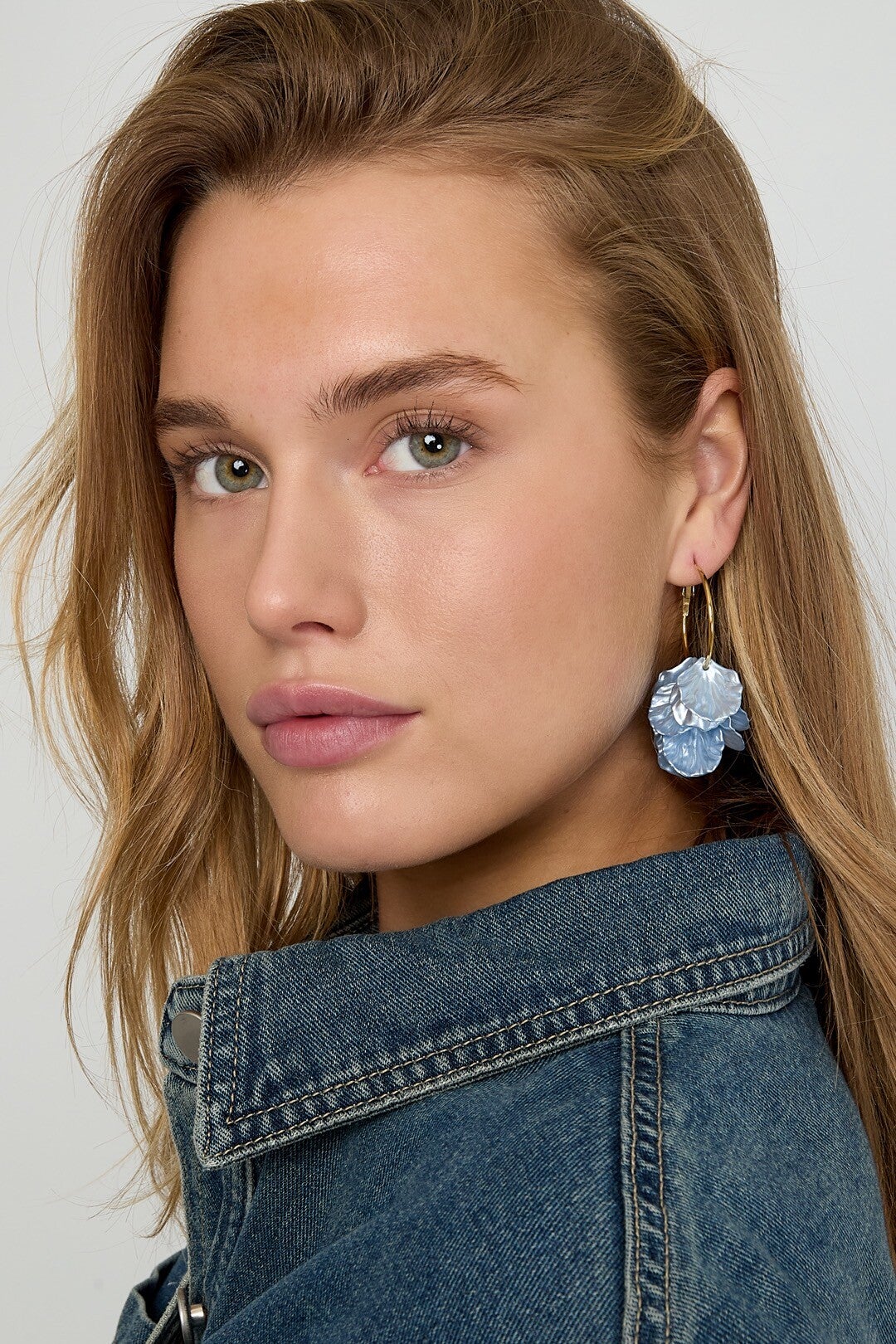 Stainless steel Creolen met parelmoer blaadjes