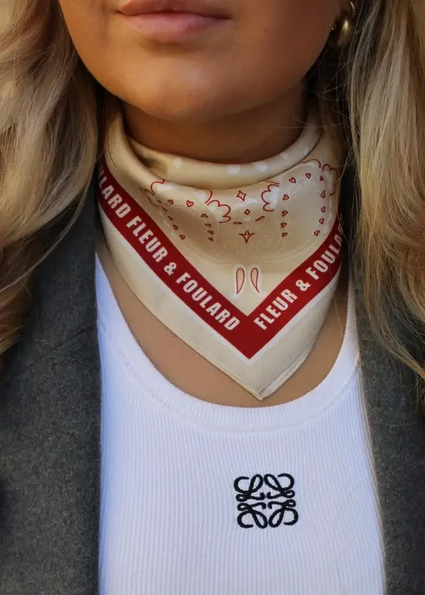 Fleur & Foulard - 100% Twill Zijde sjaaltje - Scarf a touch of red