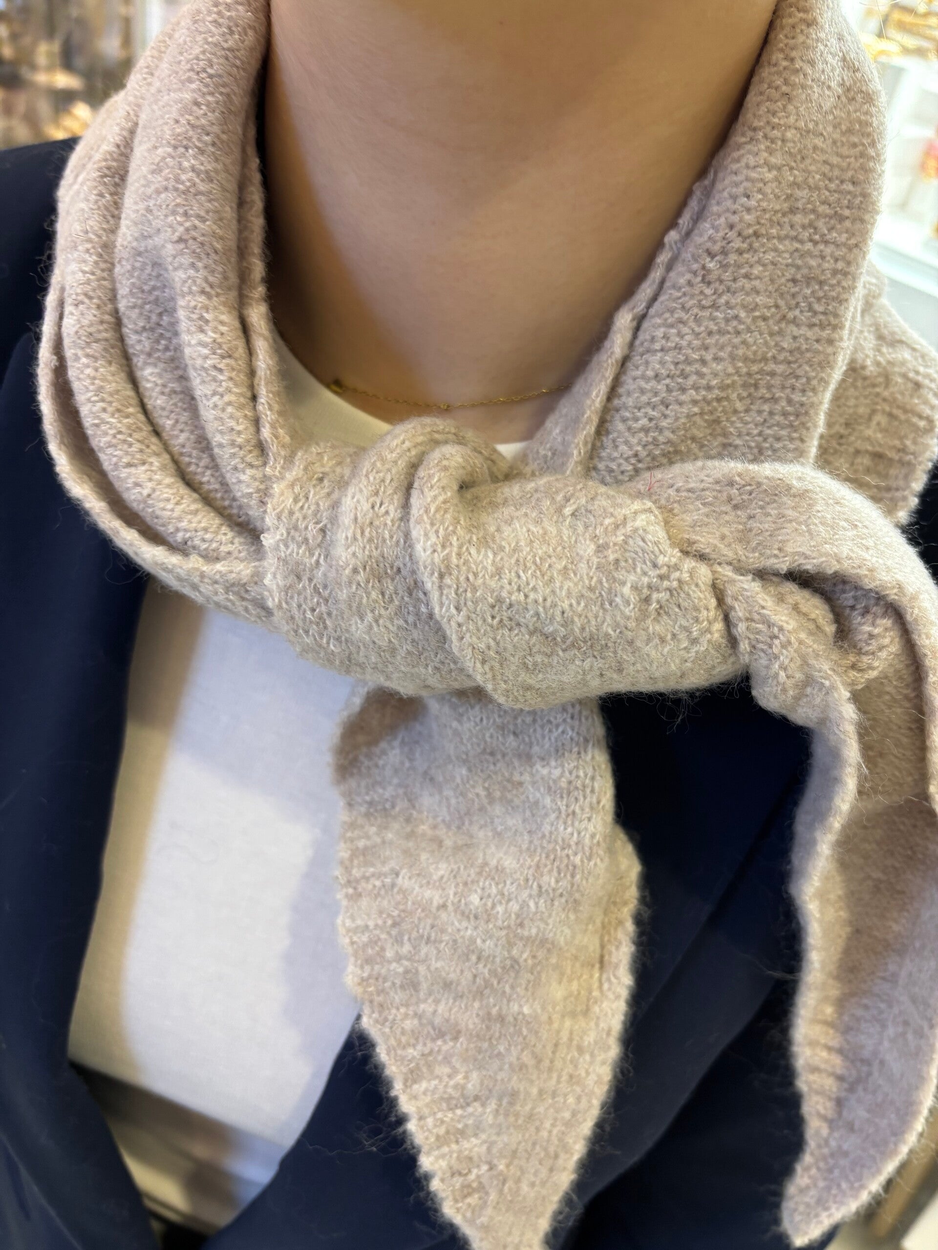 Gebreid klein vierkant halssjaaltje - Créme