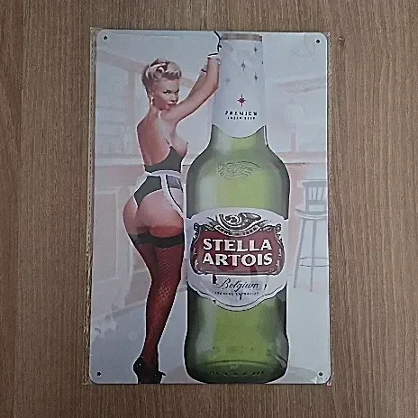 Vintage Metalen Wandbord Stella Artois Pin-Up - 20x30 cm