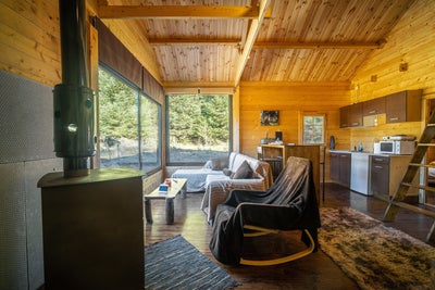 Ξύλινο σπίτι δίπλα στο ποτάμι | wood cabin by the river