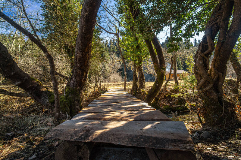 Cross the river to the Wood Cabin at Vytina | Ξύλινο σπίτι στο Ποτάμι, Αρκαδία