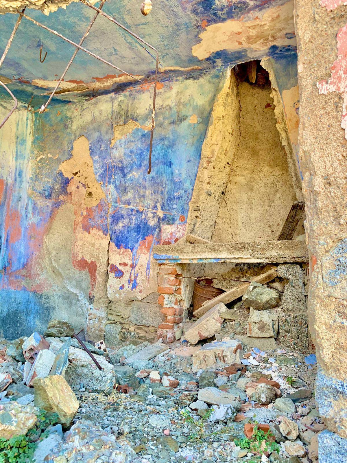 Gairo Vecchio - All'interno di un edificio